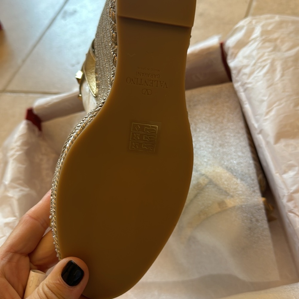 New in box Valentino rock stud wedge espadrillas.  Size 38. Gold - Picture 8 of 8